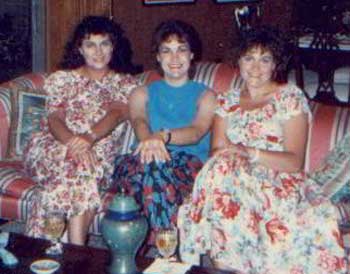 And here with both my sisters (from left to right: me, Linda and our big sis' Tammy)