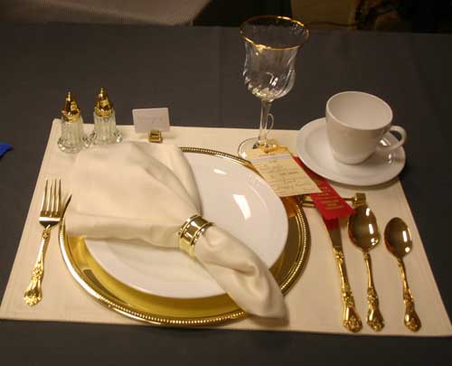 https://asouthernlife.com/wp-content/uploads/2009/09/table-setting8.jpg